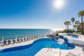 Gorgeous beachfront property with stunning sea views & garden